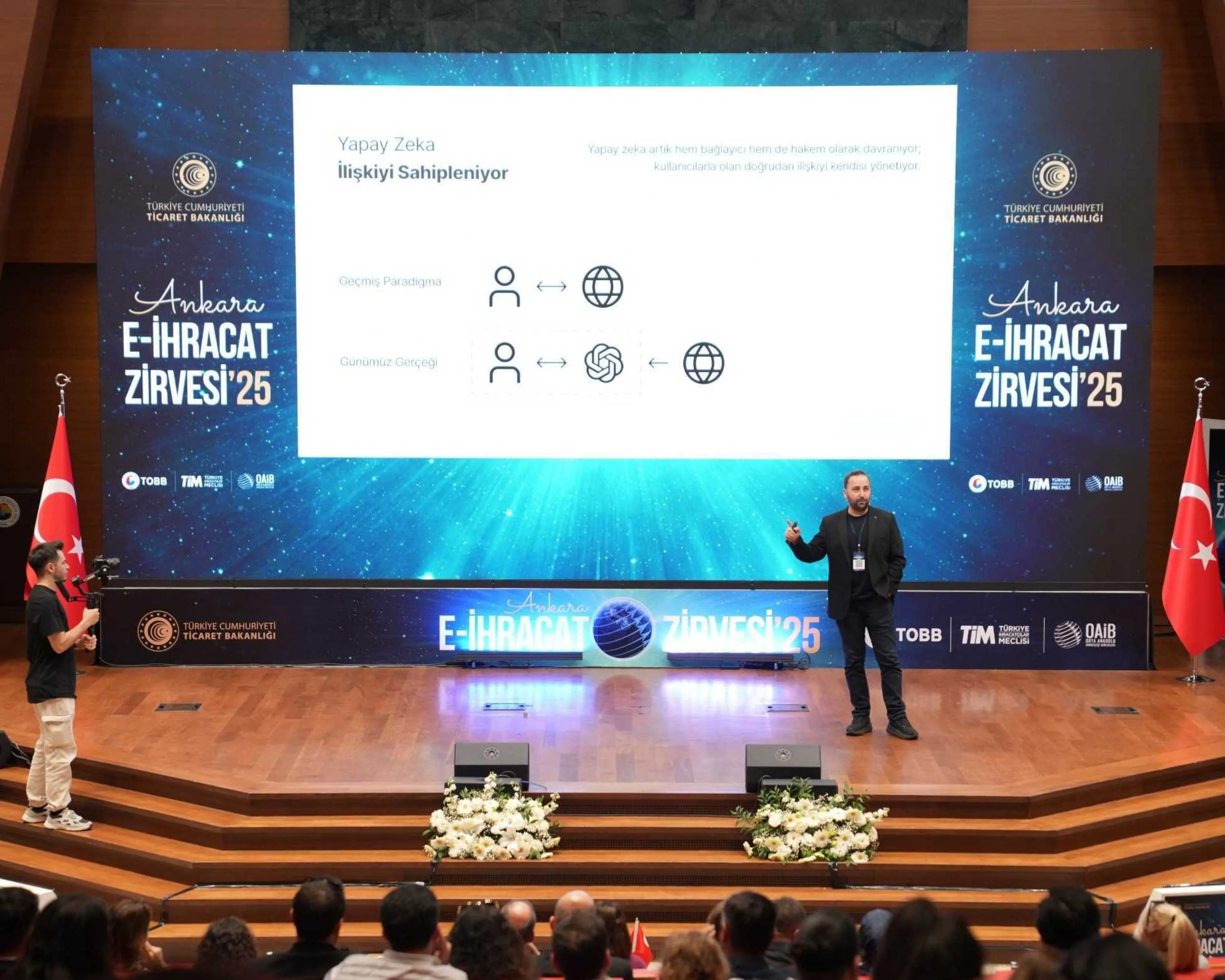 Ankara E-İhracat Zirvesi'25 — Yapay Zeka sunumu, geniş sahne